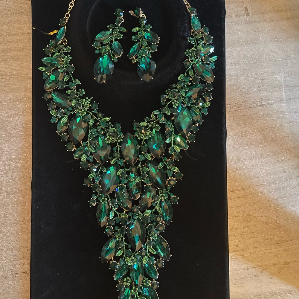 Emerald Green Evening Necklace